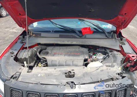 2019 Jeep Compass Altitude 4X4 z USA, uszkodzony, nr VIN 3C4NJDBB4KT750354